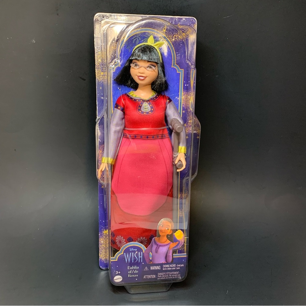 Disney Wish Dahlia of Rosas Fashion Doll Mattel NEW - clothes and accessories